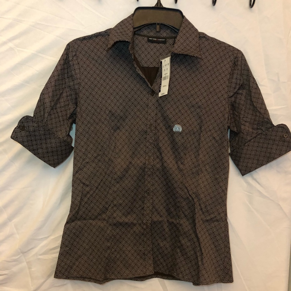 NWT XS New York & Co. Brown patterned button down dress shirt